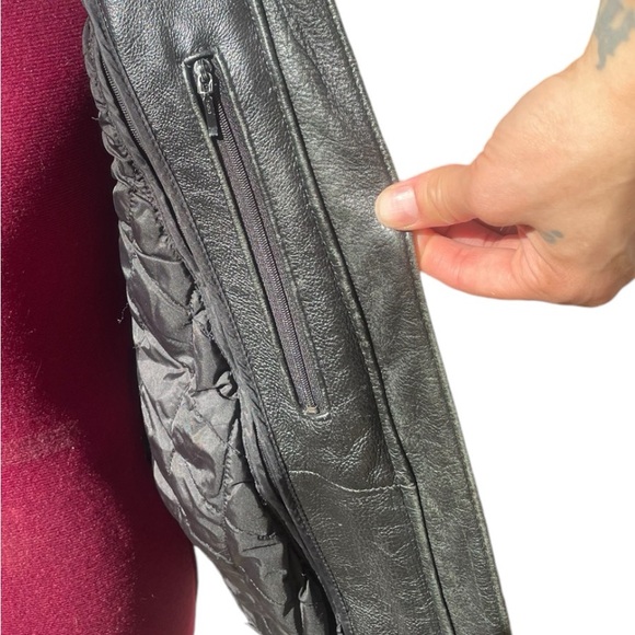 Motorcycle Black Leather Jacket - Picture 12 of 14